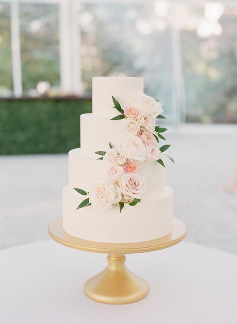 White Wedding Cake With Fresh Flowers, Three Tiered Wedding Cake With Flowers, 3 Tier Wedding Cake With Flowers, Pink Rose Wedding Cake, Floral Bridesmaids, Blush Wedding Cakes, 3 Tier Wedding Cakes, Wedding Cake Roses, Floral Bridesmaid Dresses