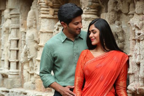 Seeta Rama Images, Sita Ramam Film Images, Sita Ramam, Dulquer Salmaan, Mrunal Thakur, Afghani Clothes, Sita Ram, Movie Pic, Cute Couple Dp