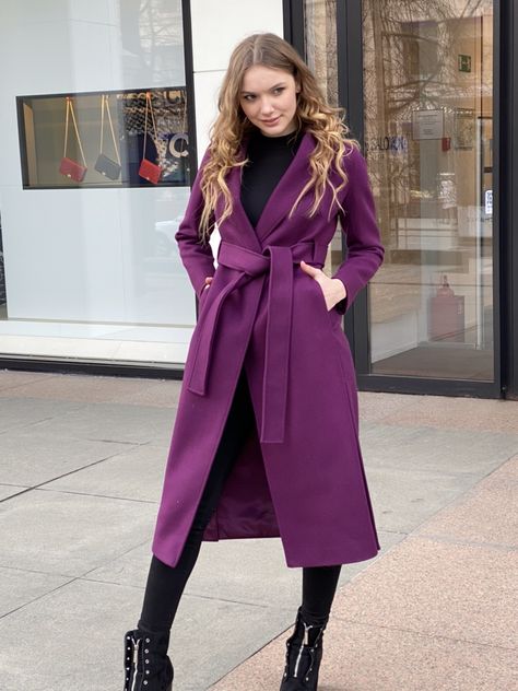 Purple Coat Outfit Winter, Purple Coat Outfit, Wool Coat Outfits, Long Jacket Outfit, Coat Outfits For Women, Ootd Formal, Deep Winter Color Palette, Peacoat Outfit, Purple Trench Coat