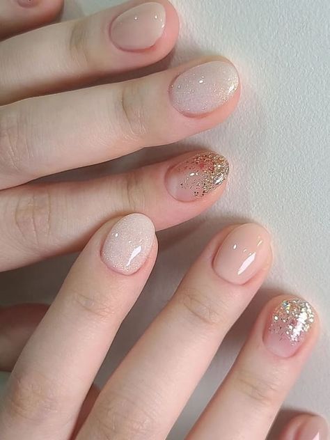 nude Korean jelly nail with gold glitter Korean Gold Nails, Jelly Nude Nails, Korean Blush Nails, Bridesmaid Nail Ideas, Korean Jelly Nails, Syrup Nails, Nails Glitter Ombre, Nail Art Korean, Nurse Nails