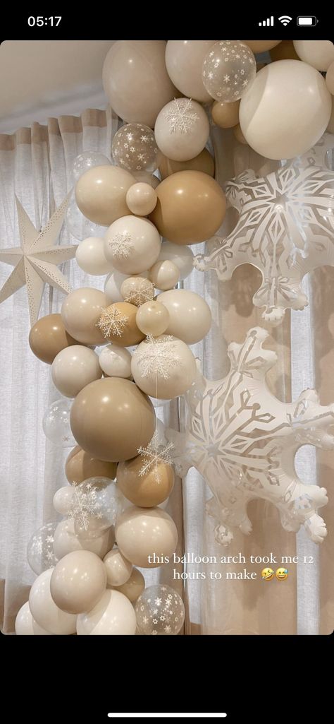 Winter Balloon Arch, January Birthday Party Ideas, January Baby Shower, Bre Sheppard, First Birthday Winter, Baby Shower Balloon Arch, Winter Onederland Birthday Party, 1st Birthday Balloons, Winter Onederland Party