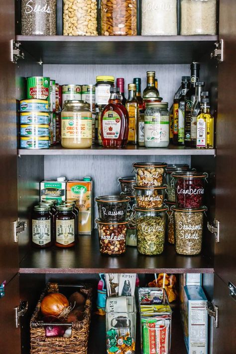 Learn how to stock a healthy pantry with these pantry staples! Healthy Pantry, Organic Maple Syrup, Baking Items, Homemade Mayonnaise, Zero Waste Kitchen, Salmon Patties, Canned Coconut Milk, Miranda Lambert, Pantry Staples