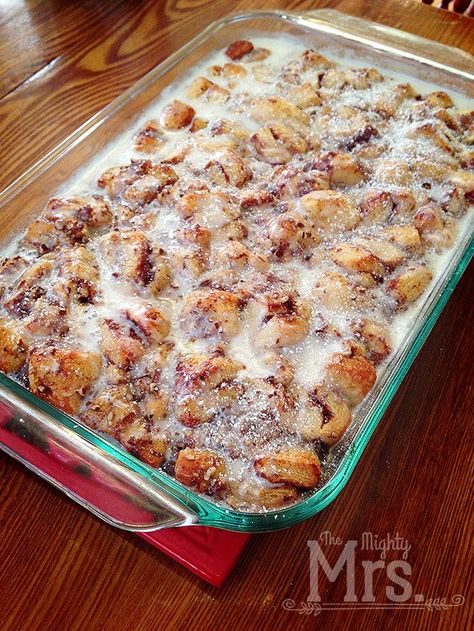 How do you make a Cinnamon French Toast Bake the easy way? With this little hack using Pillsbury cinnamon rolls. That's how. ;) Cinnamon French Toast Bake, Breakfast Cinnamon, Pillsbury Cinnamon Rolls, French Toast Bake Recipe, Cinnamon Roll Casserole, Cinnamon French Toast, Easy Cinnamon, French Toast Bake, God Mat