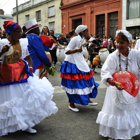 Traditional Ecuadorian Clothing, Venezuela Traditional Clothing, Ecuador Traditional Clothing, Uruguay Traditional Clothing, Colombian Dance, Uruguay Aesthetic, Uruguay People, Uruguay Culture, Transitional Fashion