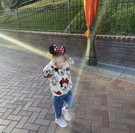 Disney One Year Old Outfit, Toddler Disneyland Outfit, Disney Outfits Toddler Girl, Toddler Disney World Outfits, Toddler Disneyland, Toddler Disney Outfit Girl, Toddler Disney Outfit, Disney World Outfits Winter, Toddler Girl Disneyland Outfit