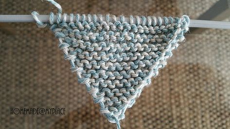 Make it ! Knitted triangular scarf !!! Free Knit Triangle Scarf Pattern, Knitting A Triangle, Triangular Knitted Shawls, Knit Triangle Pattern, Triangular Scarf Knitting Patterns Free, Triangle Knitted Scarf Free Pattern, Knitted Triangle Shawl, Triangular Shawl Knitting Patterns, Knitting A Shawl For Beginners