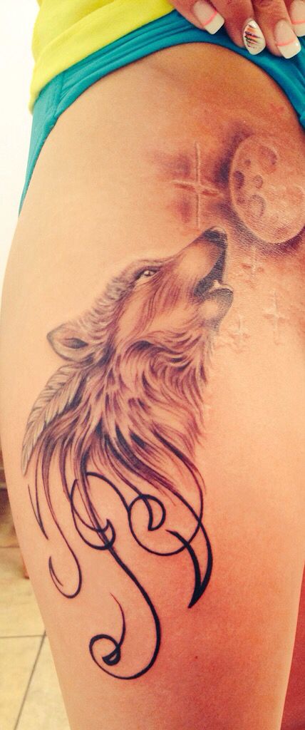 Wolf tattoo on my thigh Best Thigh Tattoos, Howling Wolf Tattoo, Wolf Tattoos For Women, Wolf Sleeve, Drawing Wolf, Thigh Tattoos For Women, Tattoo Wolf, Wolf Tattoo Design, Trendy Tattoo