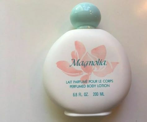 80s Perfume, Magnolia Perfume, Pretty Perfume, Pretty Perfume Bottles, Perfume Scents, روتين العناية بالبشرة, Perfume Lover, Bath And Body Care, Vintage Bottles