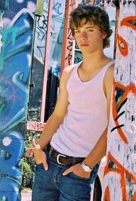 Jeremy Sumpter Peter Pan, Jeremy Sumpter, Robert Sheehan, Cute Guy Pics, Aaron Taylor Johnson, Cillian Murphy, Hot Actors, Cute Celebrity Guys, Cute Celebrities