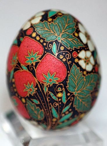 Pysanky Eggs Pattern, Polish Easter, Polish Traditions, Easter Egg Art, Easter Egg Pattern, Flower Wall Hanging, Pysanky Eggs, Ukrainian Easter Eggs, Easter Egg Designs