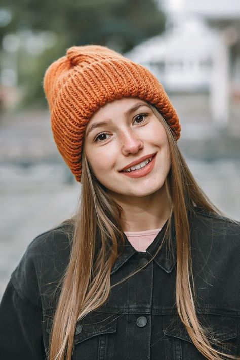 This is a super warm orange winter hat for those who love being warm.  I used this simple design to suit everyones tastes and needs. You can wear it for winter walks or autumn wanders. Measurements:  Hat: circumference - 46 cm(18.11) -50 cm (19.68) 24 cm - 8.26 - tall.   Yarn: wool, acrylic  PLEASE Goth Beanie, Crochet Hat Size Chart, Winter Hat Men, Crochet Hat Sizing, Beanie Pattern Free, Crochet Beanie Pattern Free, Orange Beanie, Womens Slouchy Beanie, Beanie Outfit