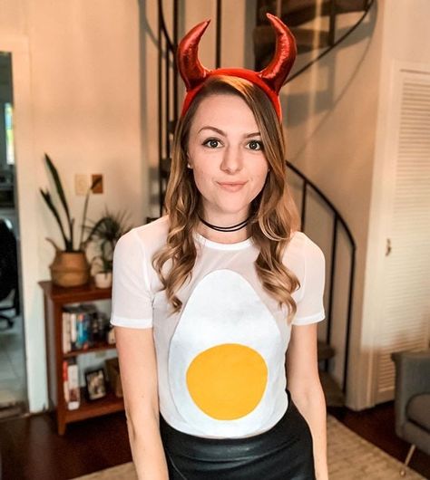 Egg Costume Diy, Deviled Egg Costume, Egg Costume, Punny Halloween Costumes, Most Creative Halloween Costumes, Easy College Halloween Costumes, Easter Brunch Table, Diy Costumes Women, Clever Halloween Costumes