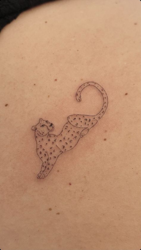 Leopard Outline Tattoo, Dainty Cheetah Tattoo, Leopard Tattoo Leg, Lion Tattoo For Women Fine Line, Leopard Minimalist Tattoo, Animal Tattoos Fine Line, Small Leopard Tattoo For Women, Small Jaguar Tattoo, Soft Feminine Tattoo