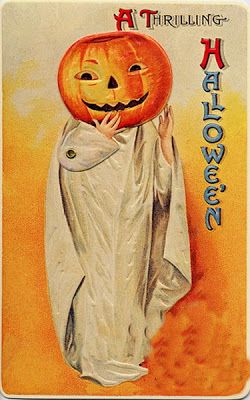 Add something fun and unique to your Halloween decor with one of these 30+ Free Printable Vintage Halloween Images featured on Remodelaholic.com Vintage Halloween Printables, Vintage Halloween Cards, Victorian Halloween, Vintage Halloween Images, Halloween Post, Carte Halloween, Halloween Greetings, Halloween Scene, Halloween Illustration