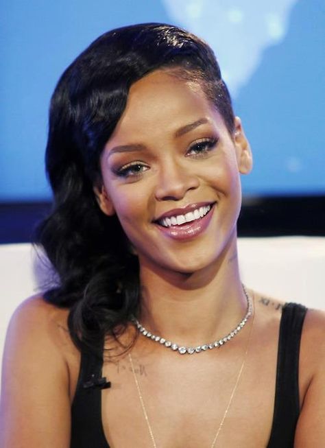 Rihanna Smile, Rihanna Baby, Rihanna Face, Keri Hilson, Rihanna Looks, Rihanna Photos, Princess Grace Kelly, Rihanna Style, Saint Michael