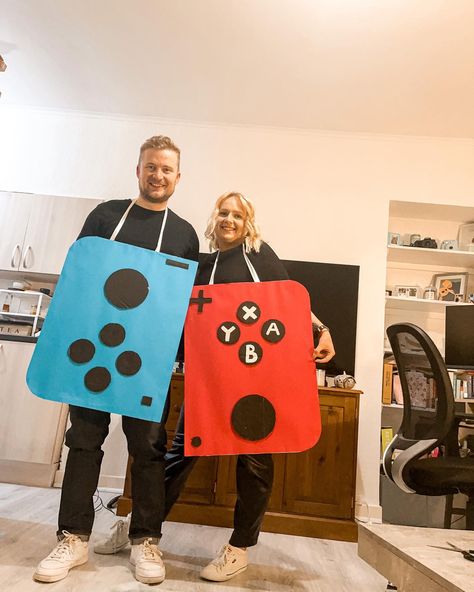 Halloween Nintendo switch couple costume diy costume Nintendo Switch Costume, Switch Costume, Couple Costume Diy, Nintendo Costumes, Diy Nintendo, Super Mario Costumes, Mario Costume, Diy Couples Costumes, Couple Costume