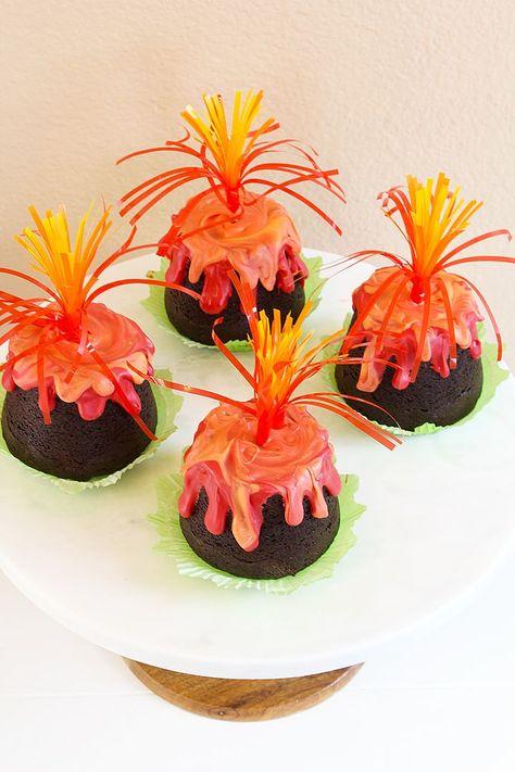 easy volcano cupcakes Cupcakes Dinosaur, Volcano Cupcakes, Easy Volcano, Birthday Party Dinosaur, Volcano Cake, Party Dinosaur, Erupting Volcano, Dinosaur Birthday Cakes, Dino Birthday Party