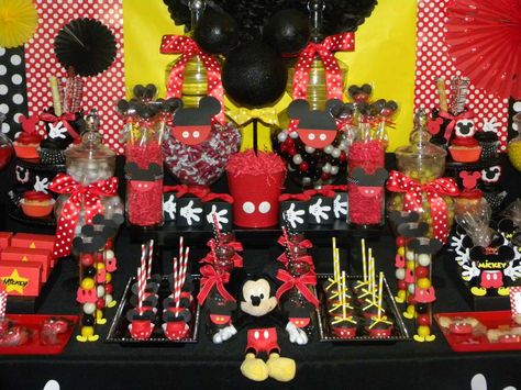 Mickey Mouse Candy Table Ideas, Mickey Mouse Candy Table, Doodles Birthday, Candy Table Ideas, Mickey Mouse Birthday Party Ideas, Mickey Mouse Theme Party, Mickey Mouse Centerpiece, Mickey Baby Showers, Mickey Mouse Birthday Decorations