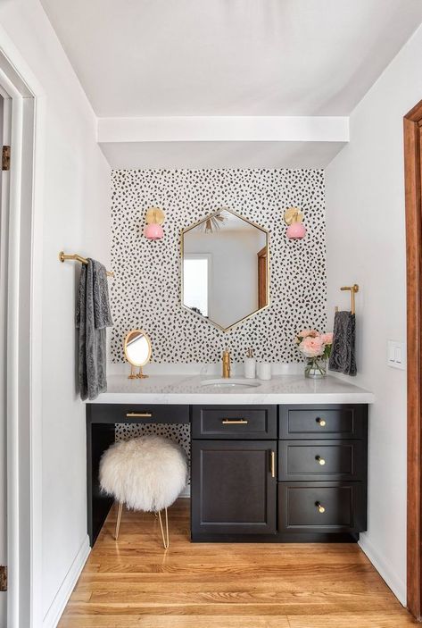 Black Vanity Bathroom Ideas, Vanity With Brass Hardware, Vanity Bathroom Ideas, Monochromatic Bathroom, Pink And Black Bathroom, Girly Bathroom, Girl Bathrooms, Black Vanity Bathroom