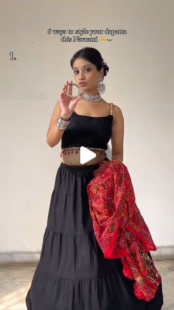 Palak Sonkar on Instagram: "Save this 🫣taaki baad me sochna na pade❤️
Comment down for outfit link❤️
.
.
.
.
.
.
.
Dupatta drape 
Draping ideas
Navratri2024
#dupattadraping #drapingtechnique #meeshofinds #meeshofashion #affordablefashion #navratri2024 #garbaoutfit #explore #explorepage #exploremore #fyp" Double Dupatta Lehenga Draping, Ikkat Dupatta, Dupatta Draping, Draping Ideas, Garba Outfit, Draping Techniques, Strip Blouse, Saree Draping, Chaniya Choli