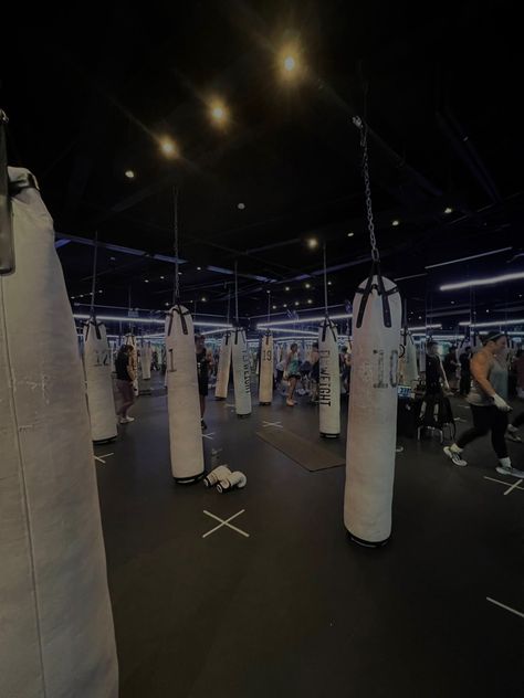 Boxing Class Aesthetic, Dream Person, Class Aesthetic, Kickboxing Classes, Boxing Classes, Lux Life, Gym Weights, Stretches For Flexibility, Boxing Gym