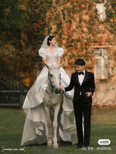 Chinese Wedding Photos, Pre Wedding Photoshoot Theme, Fairytale Photoshoot, Pre Wedding Photoshoot Outfit, Wedding Photoshoot Props, Pre Wedding Photoshoot Outdoor, Boda Mexicana, Vintage Photoshoot, Korean Wedding