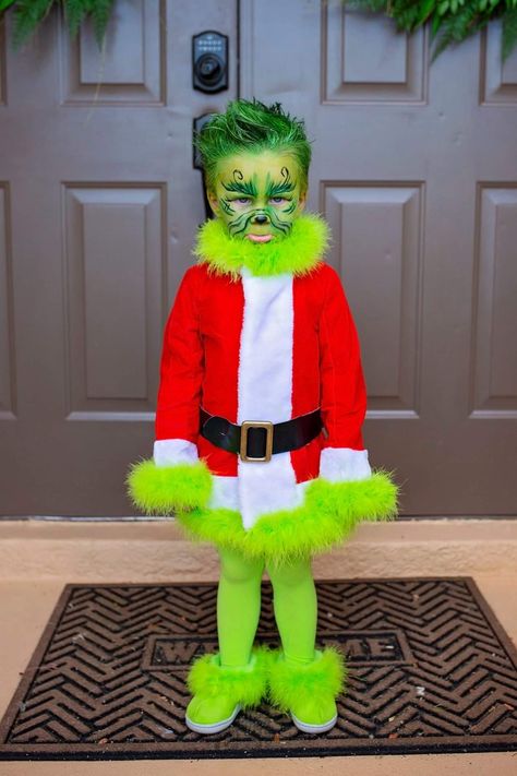 Homemade Grinch Costume and Face Paint. Diy Grinch Costume For Boys, Grinch Theme Halloween Costumes, Family Grinch Halloween Costumes, Grinch Costume Mens Diy, Homemade Grinch Costume, Grinch Costumes Diy, Grinch Family Costume Ideas, Grinch Costume Men, The Grinch Halloween Costume Family