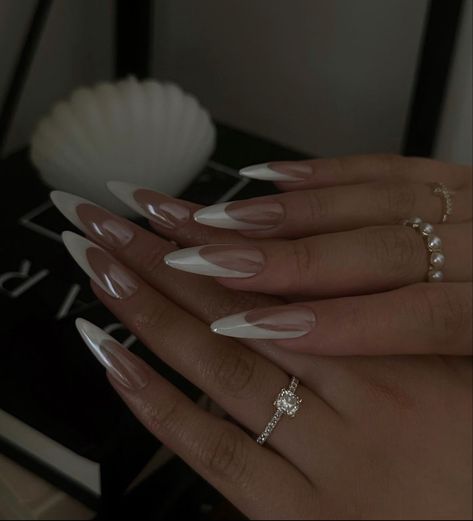 Long Almond French Tip Nails, Manikur Kuku, French Tip Nail Designs, Makijaż Smokey Eye, Soft Nails, Glam Nails, Girls Nails, Elegant Nails, Dream Nails