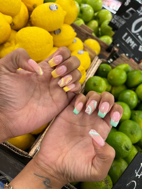 Lemon Lime Nail Designs, Short Lemon Nails, Lime Fruit Nails, Lemon Slice Nails, Lemon And Lime Nails, Lemon Acrylic Nails, Margarita Nails Design, Lime Nails Design, Lemon Lime Nails