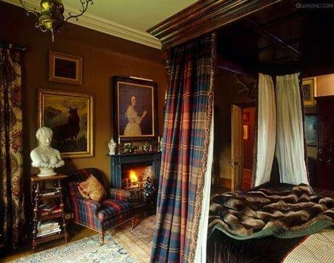 Scottish Bedroom, Tartan Curtains, Scottish Interiors, Scottish Decor, Hacks Ikea, Scottish Homes, English Interior, English Country Decor, Cosy Bedroom