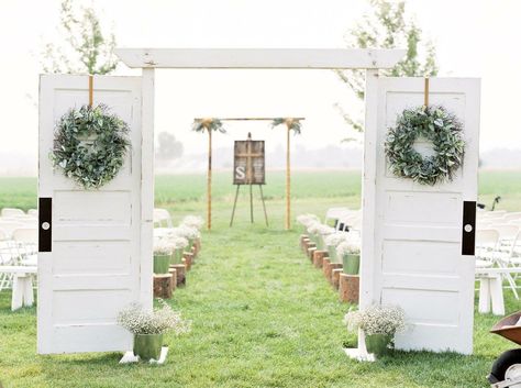 Old Doors For Wedding Entrance, Outdoor Wedding Doors Entrance Diy, Wedding Aisle Doors, Outside Wedding Doors Entrance, Doors Wedding Entrance, Outdoor Wedding Doors Entrance, Wedding Doors Entrance Outdoor Ceremony, Outdoor Wedding Doors, Diy Wedding Entrance