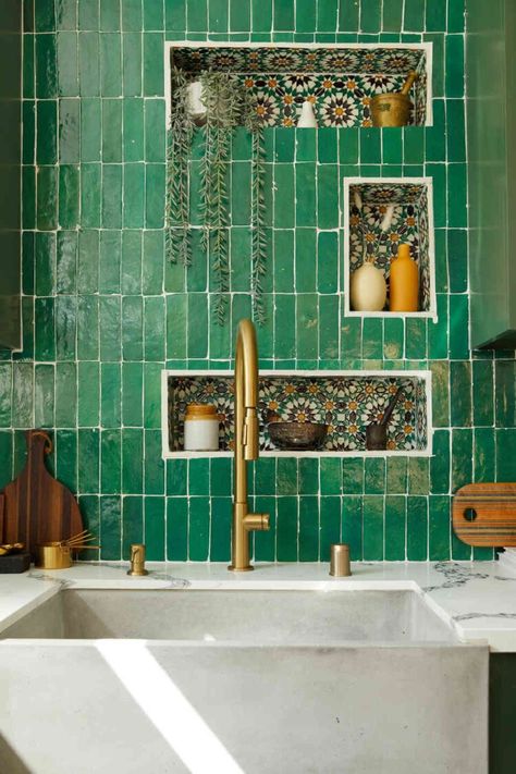 Green Tiles, Bad Inspiration, Bathroom Decor Ideas Colors, Bathroom Decor Ideas, Dream House Rooms, Dream House Interior, Dream House Decor, House Inspo, Dream Home Design