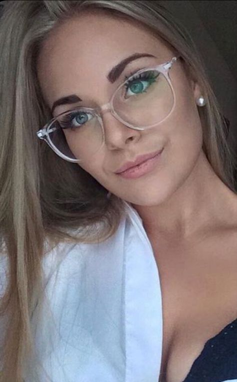 Clear Glasses Frames Women, Cute Glasses Frames, Clear Glasses Frames, Glasses Trends, Womens Glasses Frames, Clear Lens Glasses, Eyewear Trends, Women Glasses, Trendy Glasses