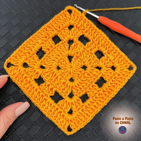 Passo a passo desse lindo square de crochê no YouTube! #SquareCrocheArtedeAmar #Crochê #Crochet #Pontodecrochefacil #Pontodecrochê #Quadradinhodecrochê #Squaredecrochê Granny Squares Pattern, Granny Square Crochet Pattern, Square Patterns, Crochet Granny, Crochet Motif, Granny Square, Crochet Patterns, Square, Crochet