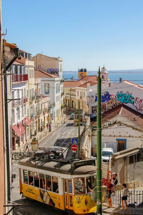 Laundry Hanging, Lisbon Tram, Independent Life, Luxury Lifestyle Travel, Portugal Vacation, Destination Unknown, Portuguese Culture, Tips For Traveling, Peachy Orange