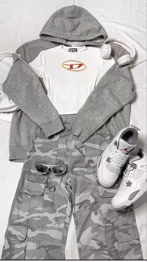 Grey Camo Pants Outfit, Air Jordan 4 White Oreo, Jordan 4 White Oreo, Jordan 4 Outfit, Diesel Top, Camo Pants Outfit, Styling Jordans, Jordan 4 White, Diesel Clothing