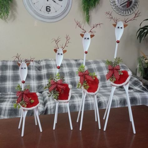 CRAFT IDEAS | Made mixing spoons reindeer 🤗😍 | Facebook Tin Can Reindeer, Wooden Spoon Reindeer Craft, Wooden Spoon Reindeer, Wooden Spoon Santas, Christmas Spoons Wood, Wooden Spoon Santa, Snowman Wooden Spoons, Reindeer Diy, Reindeer Craft