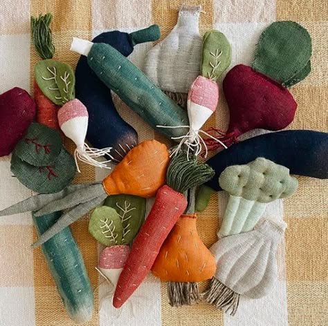 Fabric Vegetables Diy, Fabric Vegetables, Astuces Diy, Homemade Toys, Fabric Toys, Felt Food, Toy Shop, Play Food, Sewing Toys