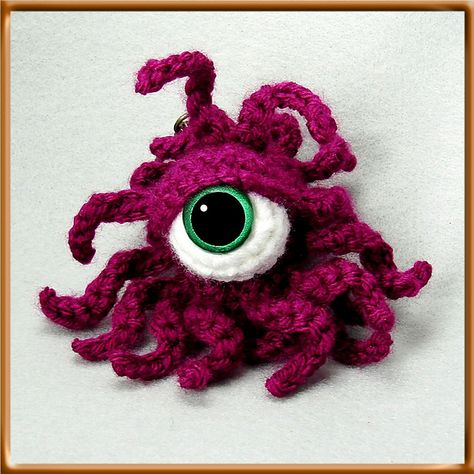 Amigurumi Keychain Pattern, Eyeball Monster, Crochet Halloween Patterns Free, Monster Amigurumi, Baby Amigurumi, Amigurumi Keychain, Crochet Feather, Diy Crochet Patterns, Keychain Pattern