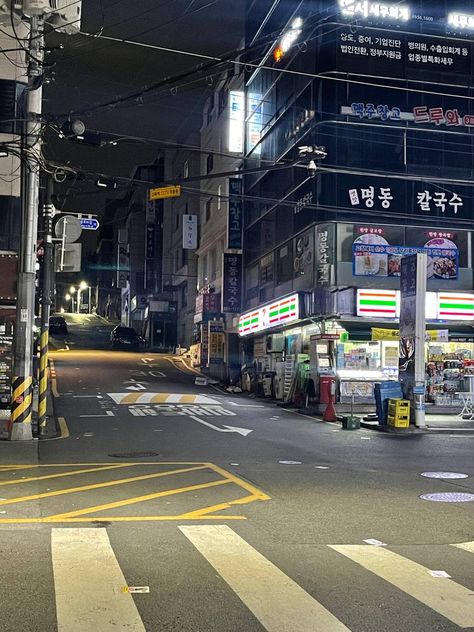 Korea Asethic City, Korean Night Aesthetic, Korea Core Aesthetic, South Korea Night, Korea Streets Aesthetic, Korea Night, Korean Core, Korean City, Korean Vibe