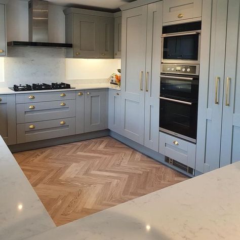 Quartz Worktop And Splashback, Quartz Splashback Kitchen, Quartz Splashback, Hob Splashback Ideas, Cooker Splashback Ideas, Splashback Kitchen Ideas, Hob Splashback, Quartz Worktop, Splash Backs