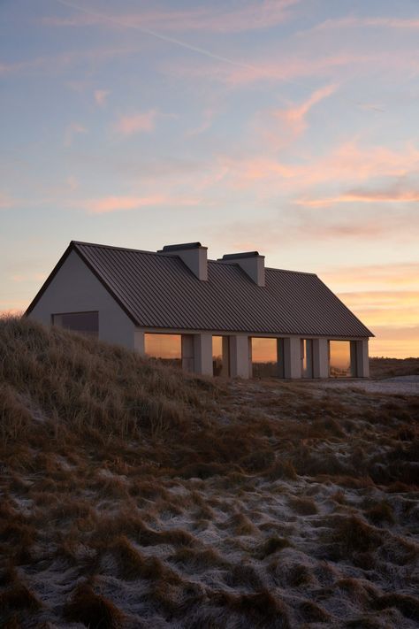 Hahn Lavsen places Vipp Cold Hawaii gueshouse in Danish sand dunes Hawaii Pictures, Hawaii Homes, Norm Architects, Coastal Retreat, Brick Flooring, Natural Ventilation, Architectural Inspiration, Exposed Brick, Ranch Style