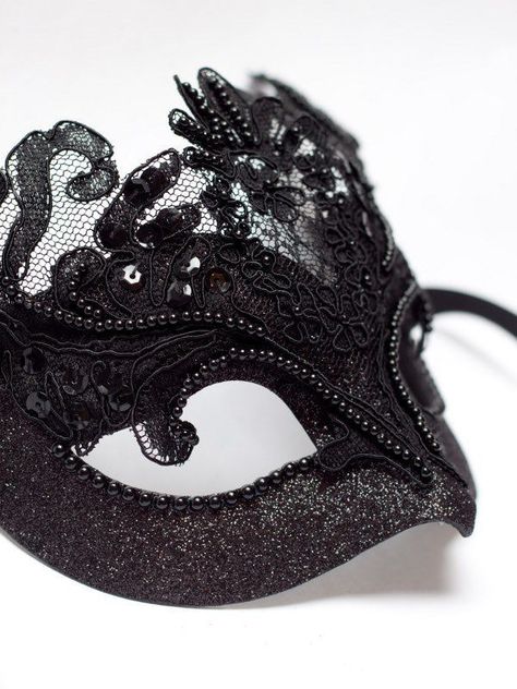 Mask Gothic, Masquerade Mask Diy, Simpul Dasi, Black Masquerade, Black Masquerade Mask, Lace Masquerade Masks, Makeup At Home, Venetian Masquerade Masks, Ball Mask