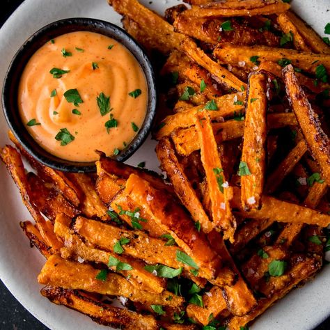 Baked Parmesan Carrot Fries with Chilli Mayo Dip Dip For French Fries, Chilli Mayo, Carrot Fries Baked, Dauphinoise Potatoes, Winter Vegetarian Recipes, Mayo Dip, Burger Sauces Recipe, Kitchen Sanctuary, Carrot Fries