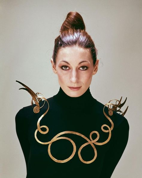 Jealous Husband, Alexander Calder Jewelry, Anjelica Huston, Weiners, Alexander Calder, Modernist Jewelry, Arte Popular, Contemporary Jewelry, Artistic Jewelry