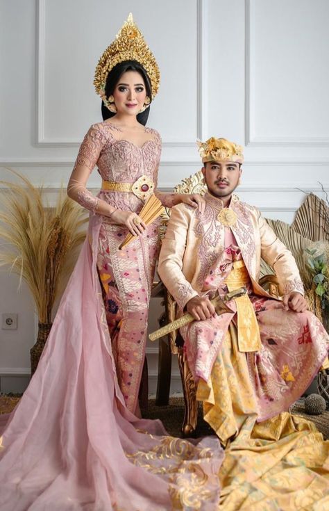 Pengantin Adat Bali, Adat Bali Wedding, Pernikahan Adat Bali, Bali Wedding Dress, Adat Bugis, Pose Pengantin, Javanese Wedding, Pre Wedding Photoshoot Props, Adat Jawa