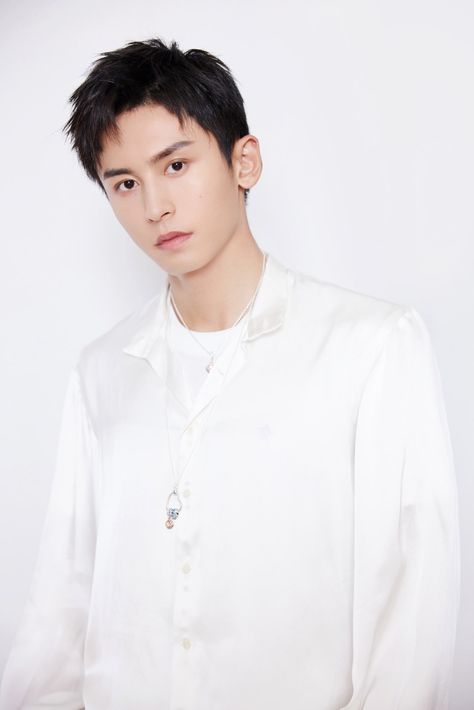 Hourly Zhang Zhehan on Twitter: "#ZhangZhehan Studio Weibo update 15May2021 “White shirt #ZhangZhehan“… " Zhang Zhe Han, Zhang Zhehan, Waiting For Him, Chinese Actress, New Pictures, Photo Book, Eye Candy, Actors, Photo And Video