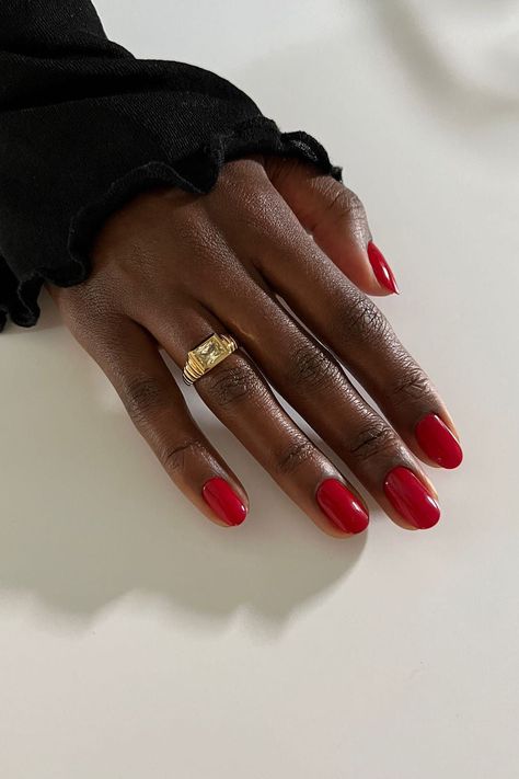 Here for the tips 💅 [📸 lemanoir] Short Red Nails, Red Gel Nails, Queen Nails, Lilac Nails, Red Manicure, Winter Nails Acrylic, Christmas Gel Nails, Work Nails, Red Nail Designs