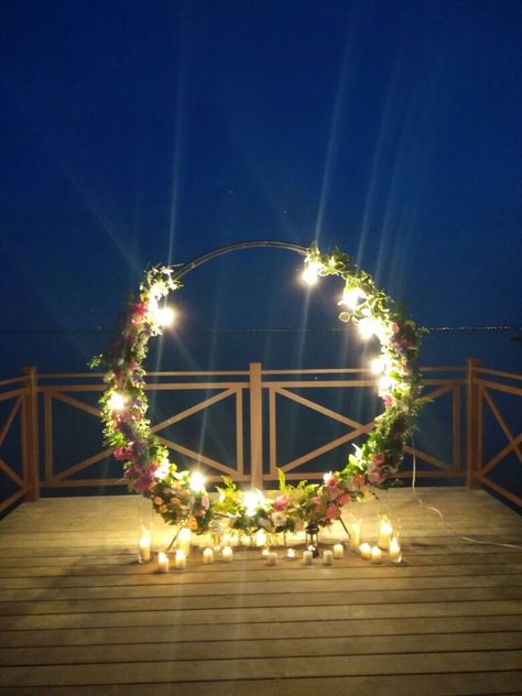 With an injection of creativity this could be beautiful Wedding Arch Lights, Circle Wedding Arch, Ideas Christmas Decoration, Party Ideas Christmas, Arch Photo, Coin Photo, Wedding Backyard, Top Wedding Trends, Marriage Decoration