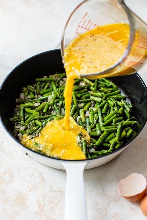 Breakfast Asparagus, Dinner Frittata, Asparagus Eggs, Frittata Breakfast, Asparagus Egg, Spinach Egg, Baked Asparagus, Cheese Frittata, Skinny Taste Recipes